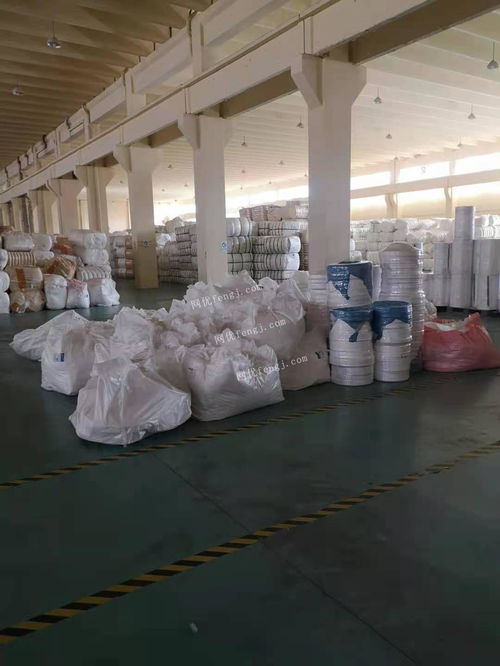 無紡布廠處理積壓衛(wèi)生巾原材料 200噸無紡布與經(jīng)緯編布銷售方案